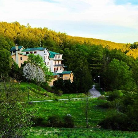 Apulia Hotel Gran Sasso Prati di Tivo Bagian luar foto