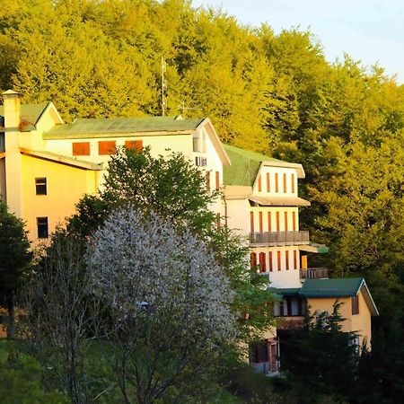 Apulia Hotel Gran Sasso Prati di Tivo Bagian luar foto