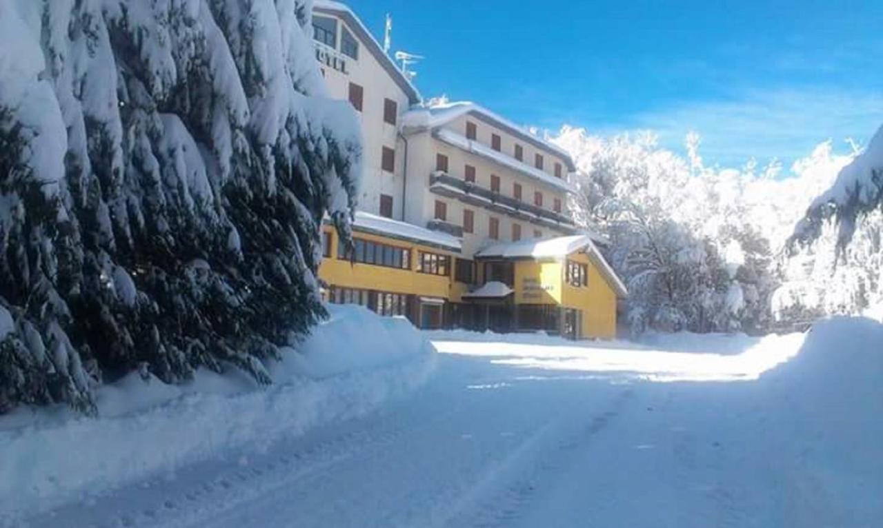 Apulia Hotel Gran Sasso Prati di Tivo Bagian luar foto
