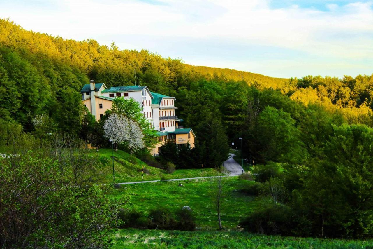 Apulia Hotel Gran Sasso Prati di Tivo Bagian luar foto